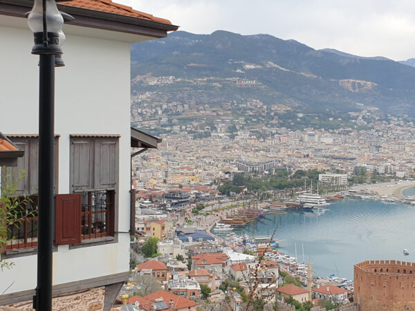 Ikävä sinne, missä en ole